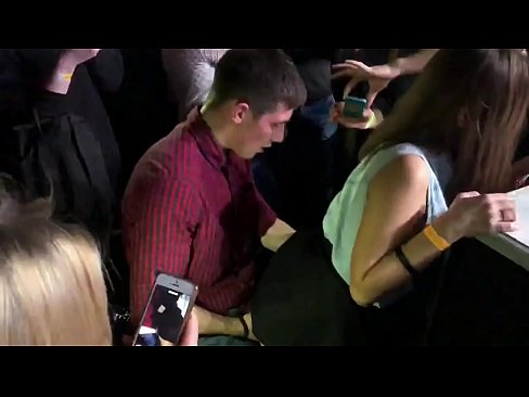 ❤️ Оросын шөнийн клубт жинхэнэ секс. 18 настай орос бүсгүйн хошного, үтрээнд шөнийн цэнгээний газарт галзуу ☑ Секс видео манайд ﹏